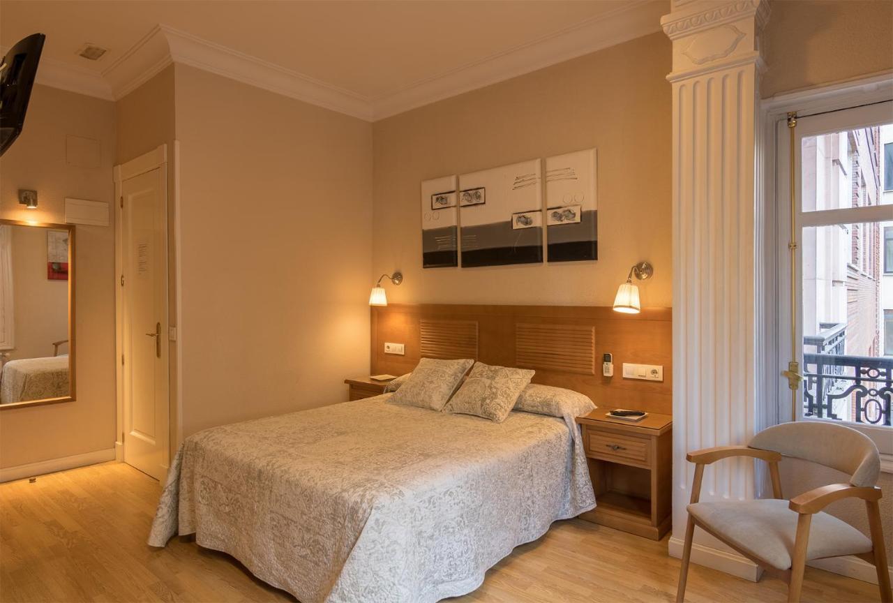 Hostal Santillan Madrid Exterior photo