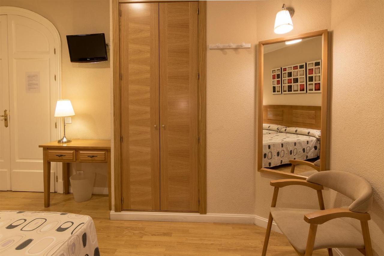 Hostal Santillan Madrid Exterior photo