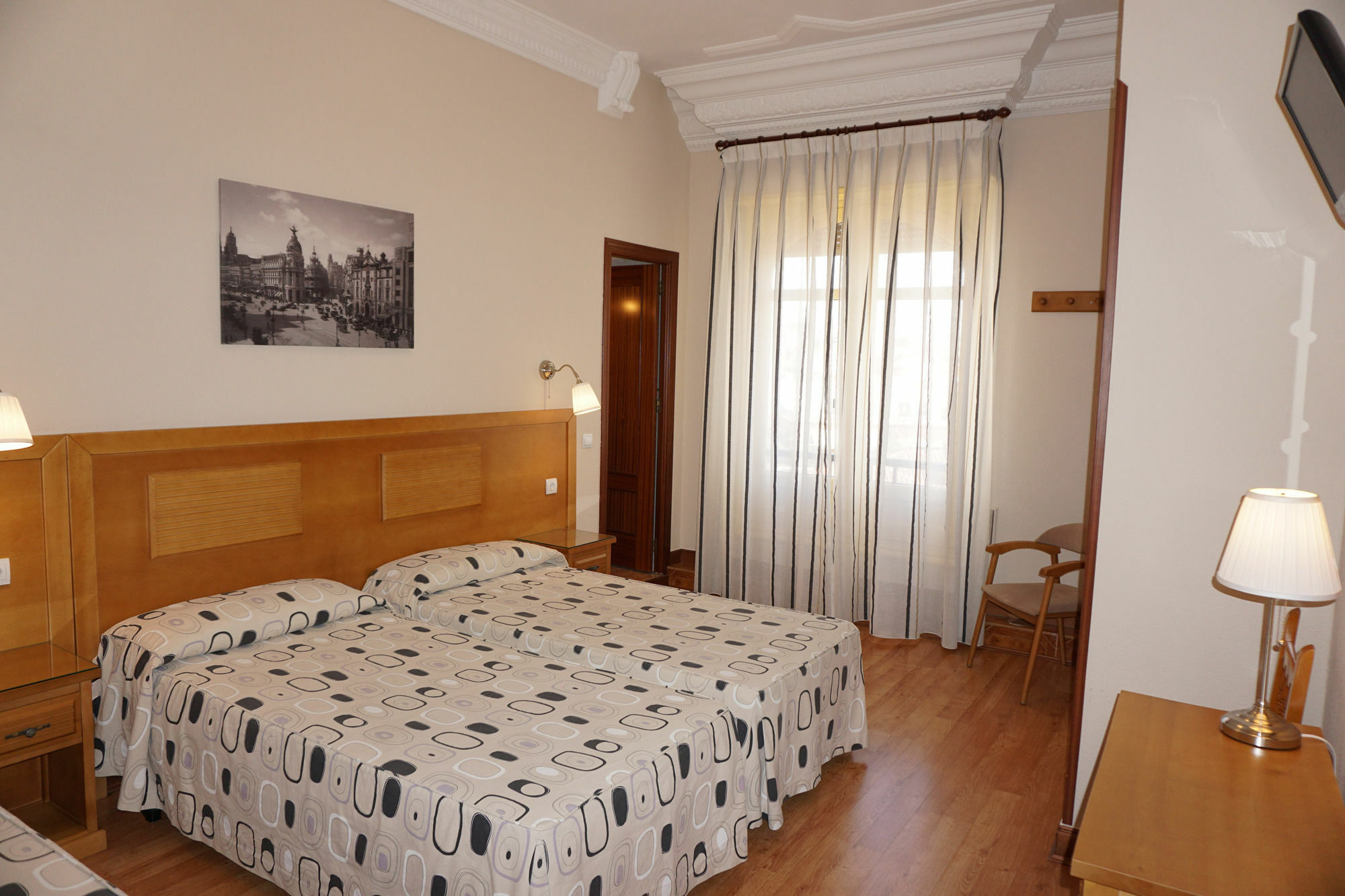 Hostal Santillan Madrid Exterior photo