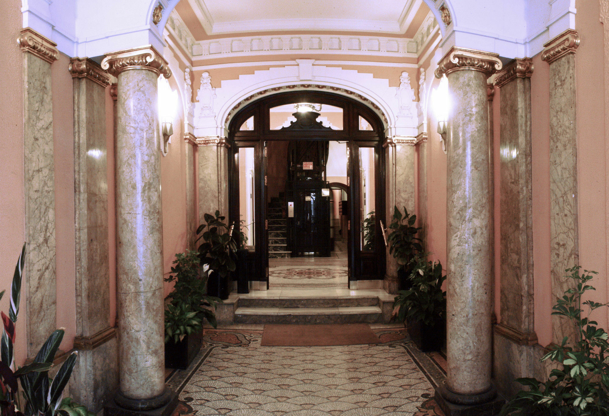 Hostal Santillan Madrid Exterior photo